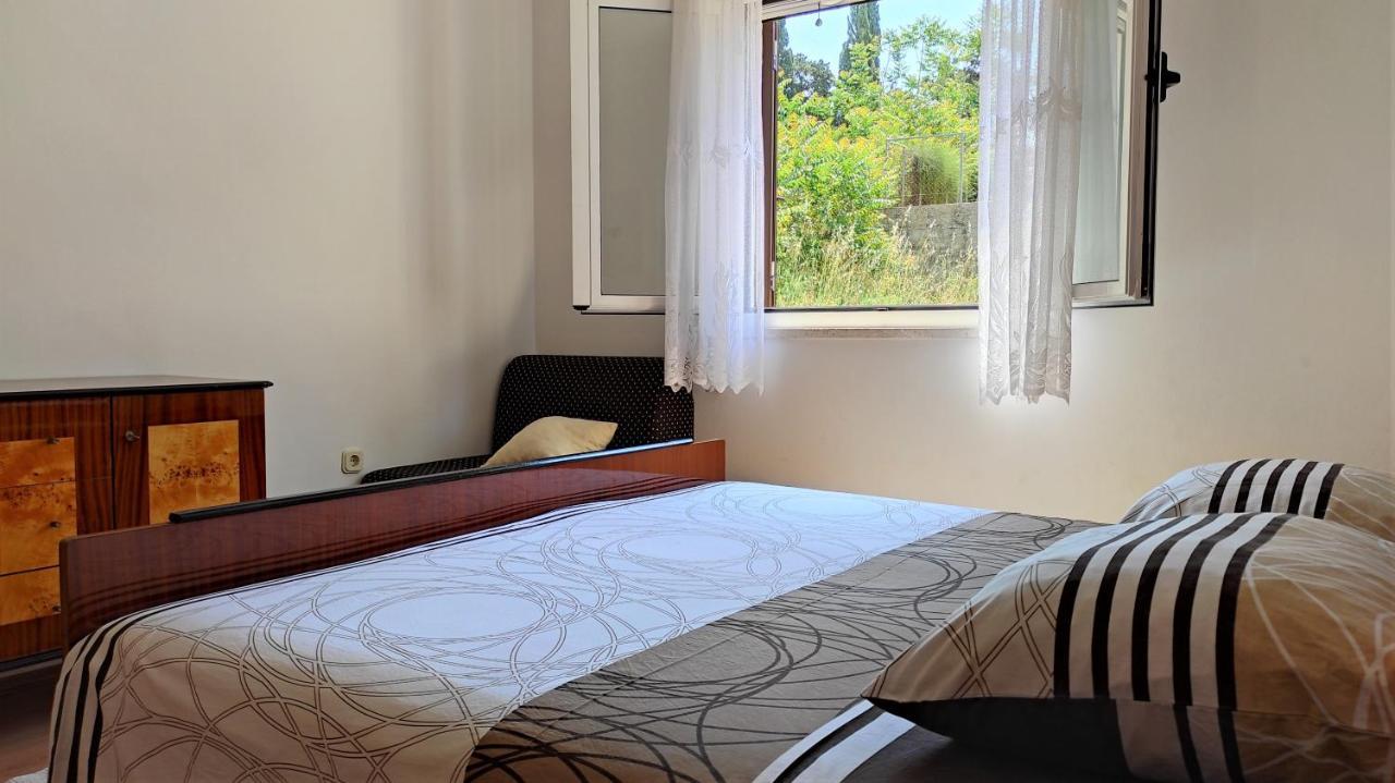 Apartments Ljilja Sea View Слатине Экстерьер фото
