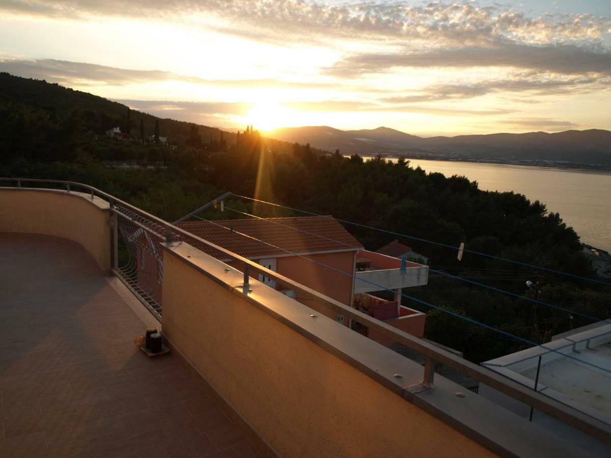Apartments Ljilja Sea View Слатине Экстерьер фото